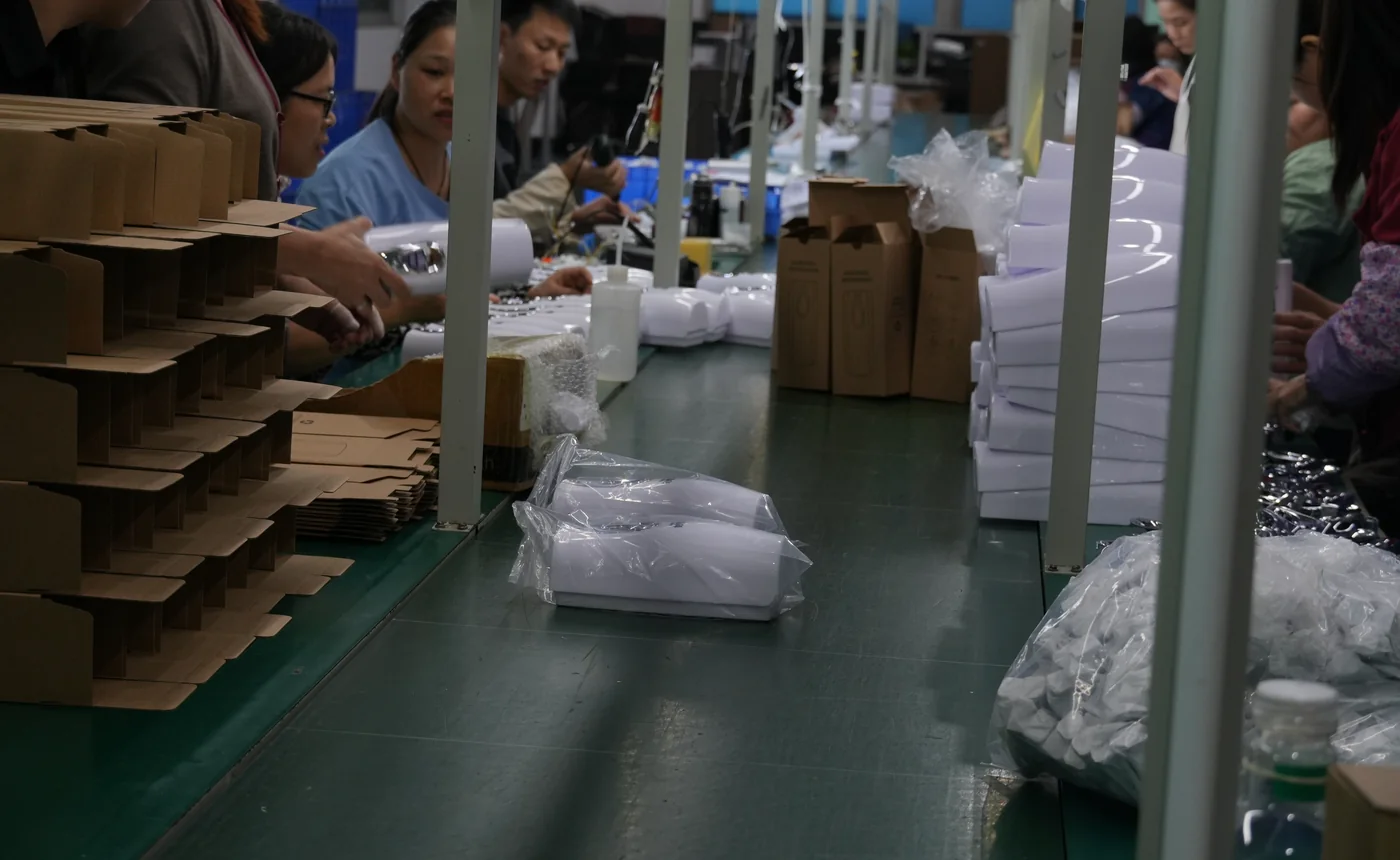 Packing area supporting complete order service